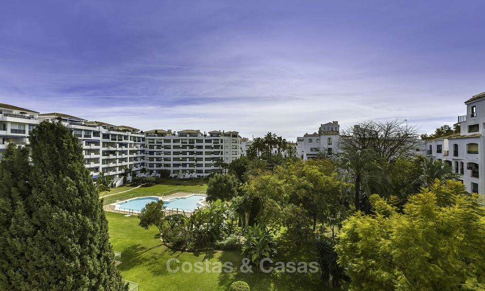 Appartements de luxe entièrement rénovés à vendre, prêts à emménager, dans le centre de Puerto Banus, Marbella 11898