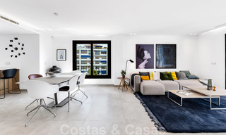 Appartements de luxe entièrement rénovés à vendre, prêts à emménager, dans le centre de Puerto Banus, Marbella 28176 