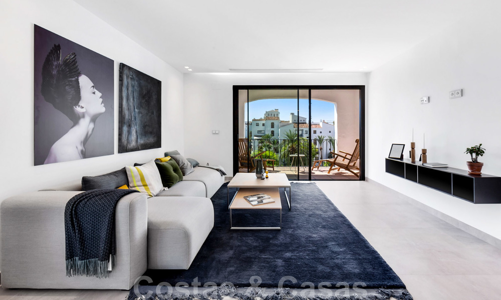 Appartements de luxe entièrement rénovés à vendre, prêts à emménager, dans le centre de Puerto Banus, Marbella 28177