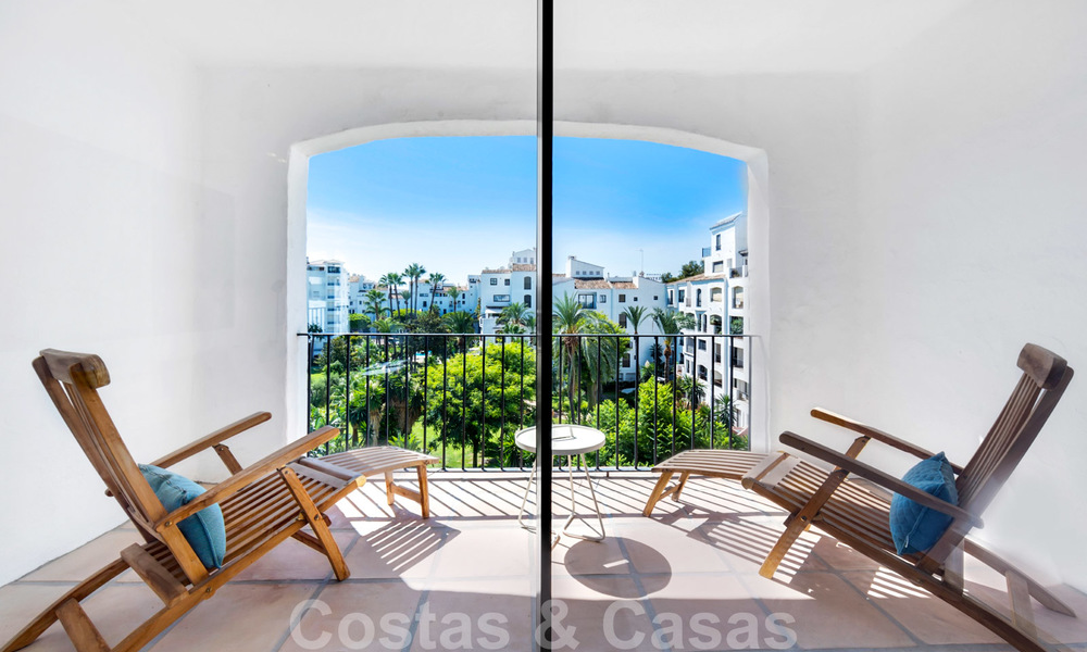 Appartements de luxe entièrement rénovés à vendre, prêts à emménager, dans le centre de Puerto Banus, Marbella 28178