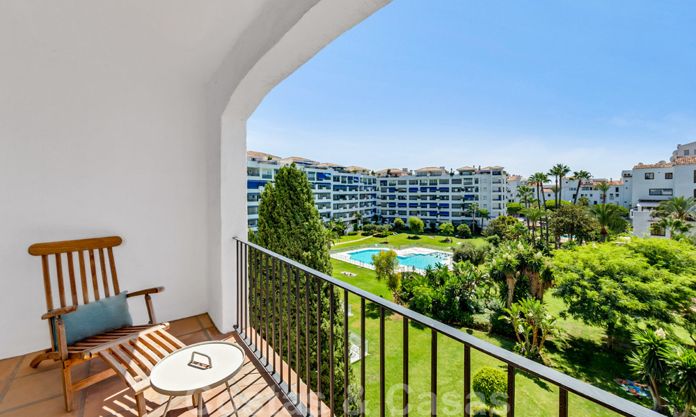 Appartements de luxe entièrement rénovés à vendre, prêts à emménager, dans le centre de Puerto Banus, Marbella 28179