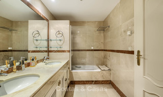 Spacieux et luxueux appartement dans une résidence prestigieuse en bord de mer à vendre près du centre de Marbella - Golden Mile 11937 