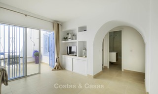 Maison de ville entièrement rénovée à vendre dans une urbanisation en bord de mer sur le New Golden Mile, Estepona - Marbella 12004 