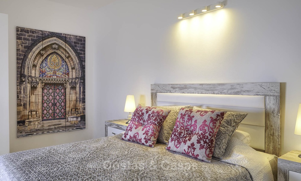 Maison de ville entièrement rénovée à vendre dans une urbanisation en bord de mer sur le New Golden Mile, Estepona - Marbella 12007