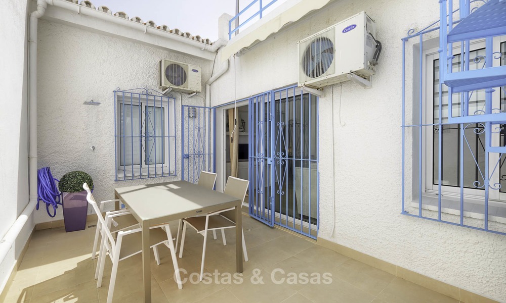 Maison de ville entièrement rénovée à vendre dans une urbanisation en bord de mer sur le New Golden Mile, Estepona - Marbella 12010