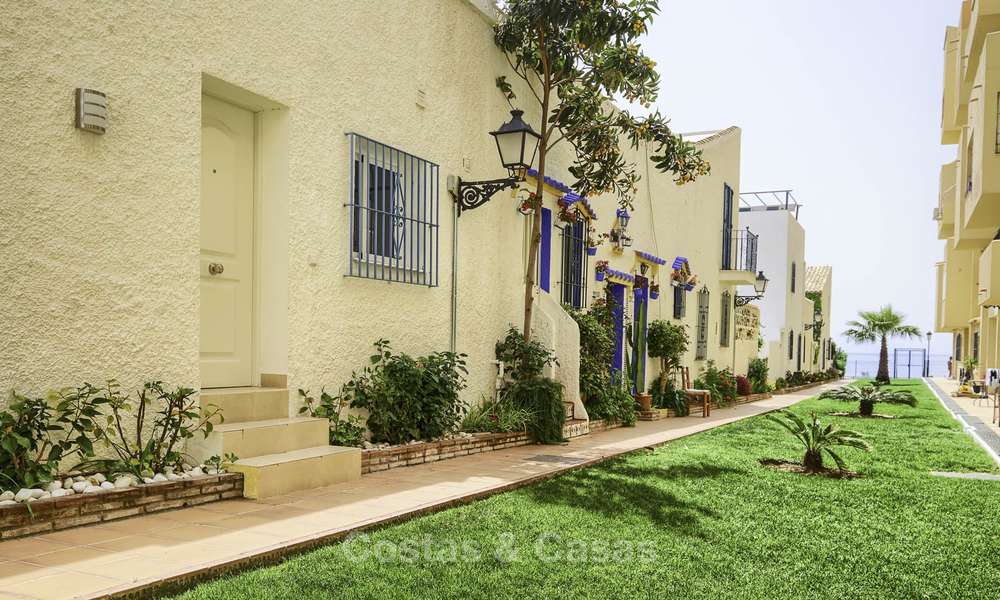 Maison de ville entièrement rénovée à vendre dans une urbanisation en bord de mer sur le New Golden Mile, Estepona - Marbella 12014