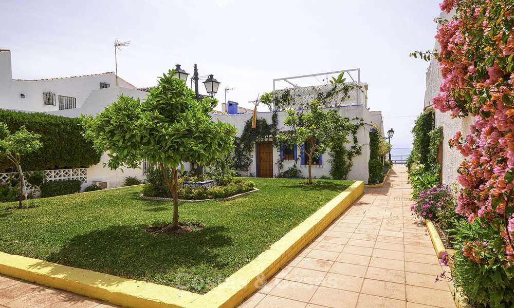 Maison de ville entièrement rénovée à vendre dans une urbanisation en bord de mer sur le New Golden Mile, Estepona - Marbella 12015
