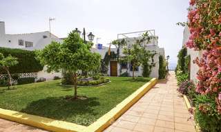 Maison de ville entièrement rénovée à vendre dans une urbanisation en bord de mer sur le New Golden Mile, Estepona - Marbella 12015 