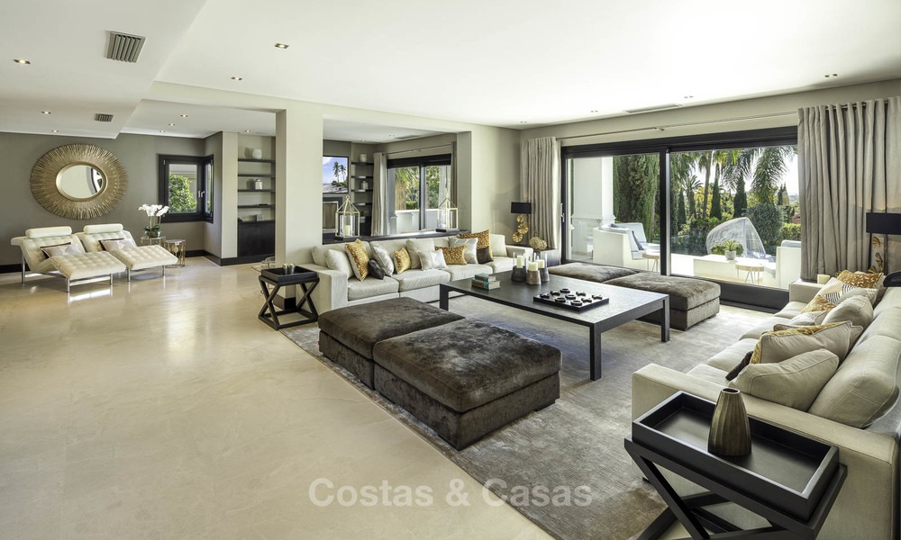 Magnifique villa de luxe avec vue sur le golf et la mer à vendre au cœur de Nueva Andalucía, Marbella 12076