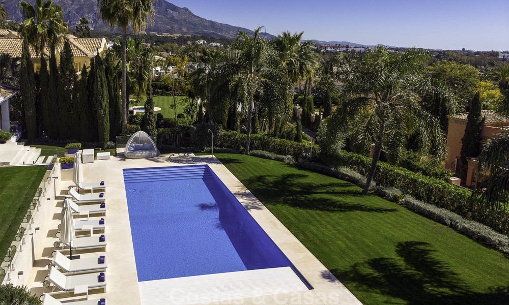 Magnifique villa de luxe avec vue sur le golf et la mer à vendre au cœur de Nueva Andalucía, Marbella 12081