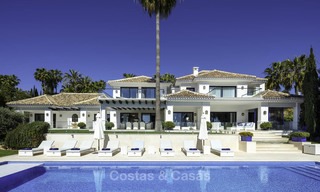 Magnifique villa de luxe avec vue sur le golf et la mer à vendre au cœur de Nueva Andalucía, Marbella 12092 