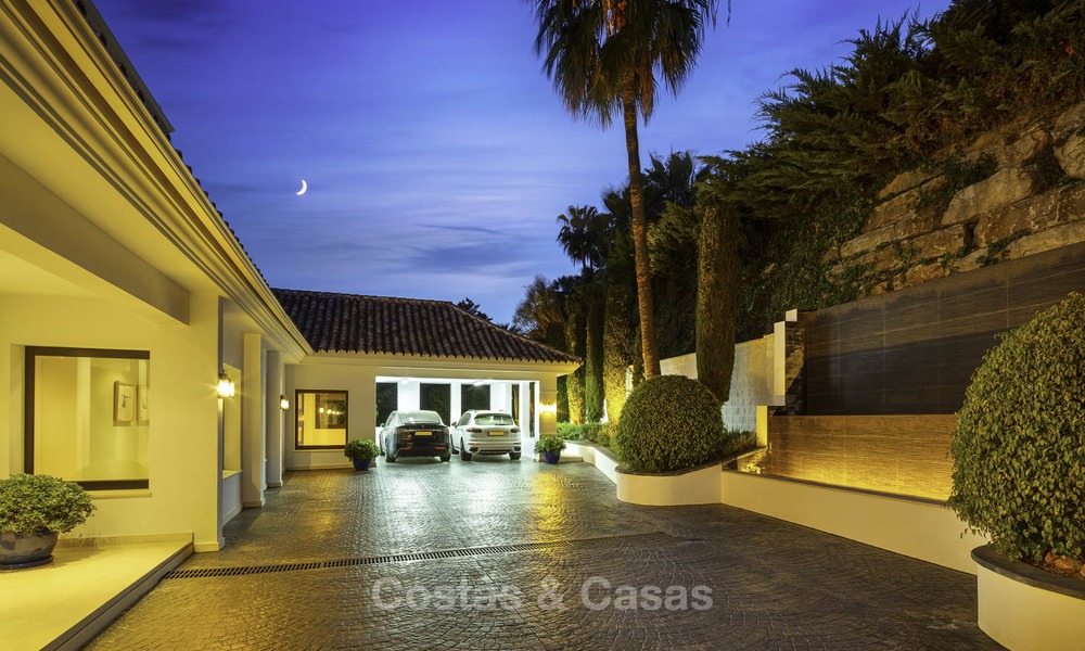 Magnifique villa de luxe avec vue sur le golf et la mer à vendre au cœur de Nueva Andalucía, Marbella 12101