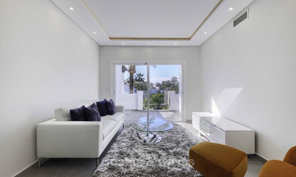 Appartement moderne, entièrement rénové dans un complexe en bord de mer à vendre, New Golden Mile, entre Marbella et Estepona 12223