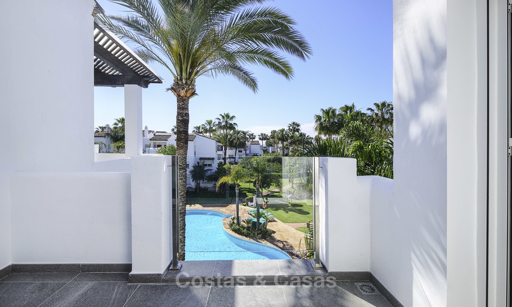 Appartement moderne, entièrement rénové dans un complexe en bord de mer à vendre, New Golden Mile, entre Marbella et Estepona 12234