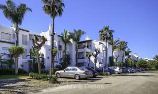 Appartement moderne, entièrement rénové dans un complexe en bord de mer à vendre, New Golden Mile, entre Marbella et Estepona 12237 
