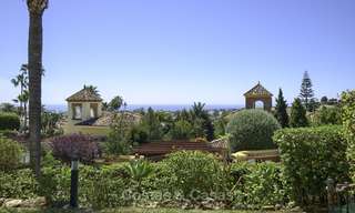 Charmante maison de ville entièrement rénovée avec vue sur la mer et les montagnes à vendre, dans une prestigieuse urbanisation de golf, Benahavis, Marbella 12209 