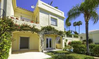 Charmante maison de ville entièrement rénovée avec vue sur la mer et les montagnes à vendre, dans une prestigieuse urbanisation de golf, Benahavis, Marbella 12210 