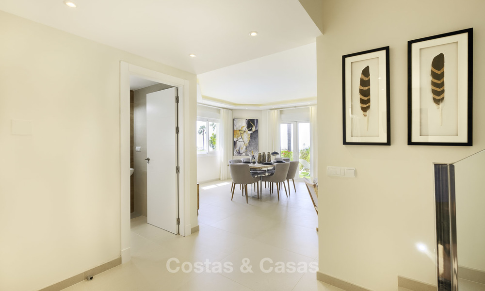 Charmante maison de ville entièrement rénovée avec vue sur la mer et les montagnes à vendre, dans une prestigieuse urbanisation de golf, Benahavis, Marbella 15348