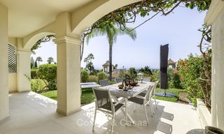 Charmante maison de ville entièrement rénovée avec vue sur la mer et les montagnes à vendre, dans une prestigieuse urbanisation de golf, Benahavis, Marbella 15351 