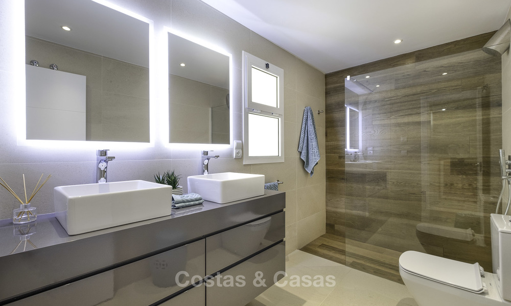 Charmante maison de ville entièrement rénovée avec vue sur la mer et les montagnes à vendre, dans une prestigieuse urbanisation de golf, Benahavis, Marbella 15354