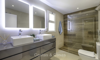 Charmante maison de ville entièrement rénovée avec vue sur la mer et les montagnes à vendre, dans une prestigieuse urbanisation de golf, Benahavis, Marbella 15354 