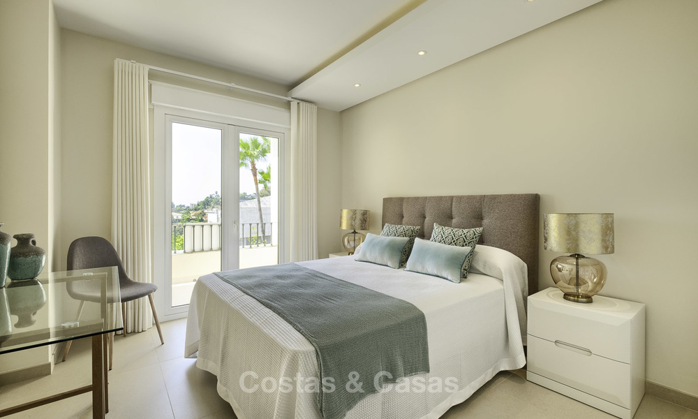 Charmante maison de ville entièrement rénovée avec vue sur la mer et les montagnes à vendre, dans une prestigieuse urbanisation de golf, Benahavis, Marbella 15355