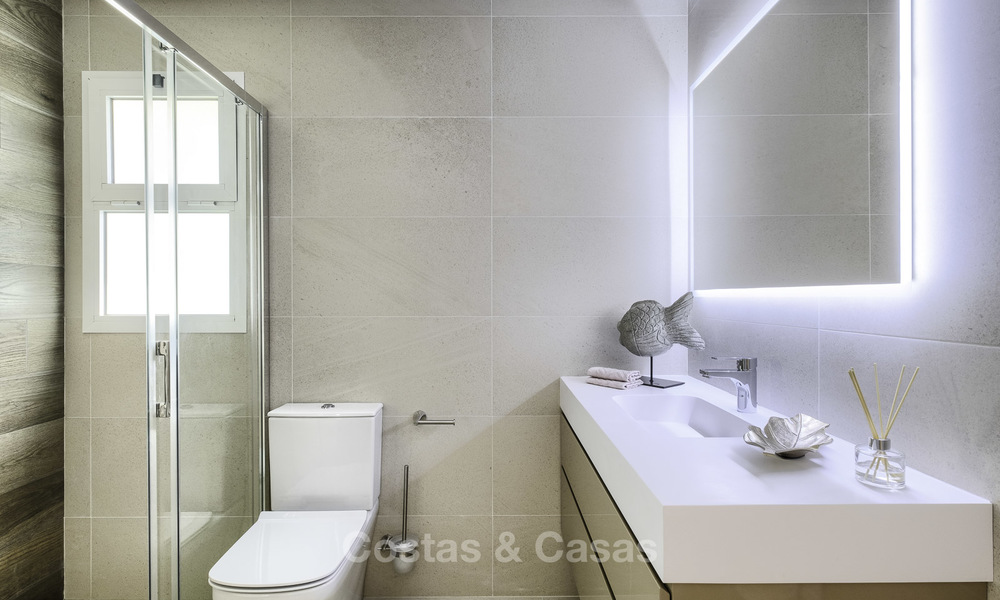 Charmante maison de ville entièrement rénovée avec vue sur la mer et les montagnes à vendre, dans une prestigieuse urbanisation de golf, Benahavis, Marbella 15357