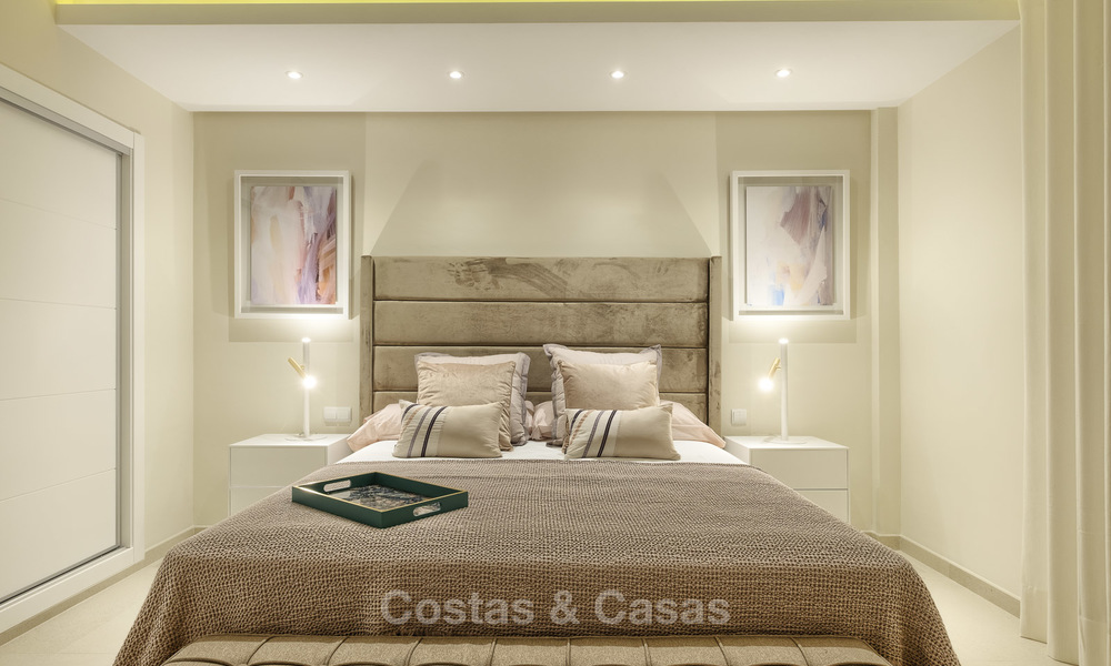 Charmante maison de ville entièrement rénovée avec vue sur la mer et les montagnes à vendre, dans une prestigieuse urbanisation de golf, Benahavis, Marbella 15360