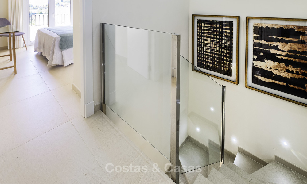 Charmante maison de ville entièrement rénovée avec vue sur la mer et les montagnes à vendre, dans une prestigieuse urbanisation de golf, Benahavis, Marbella 15362