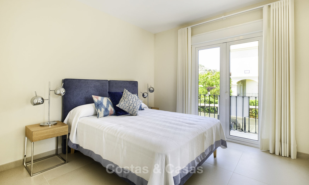 Charmante maison de ville entièrement rénovée avec vue sur la mer et les montagnes à vendre, dans une prestigieuse urbanisation de golf, Benahavis, Marbella 15363