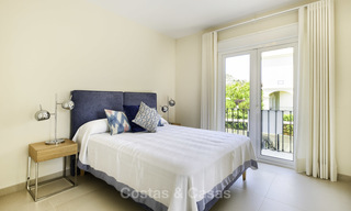 Charmante maison de ville entièrement rénovée avec vue sur la mer et les montagnes à vendre, dans une prestigieuse urbanisation de golf, Benahavis, Marbella 15363 