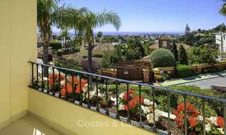 Charmante maison de ville entièrement rénovée avec vue sur la mer et les montagnes à vendre, dans une prestigieuse urbanisation de golf, Benahavis, Marbella 12214 