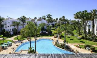 Appartement entièrement refait et rénové en front de mer à vendre, entre Estepona et Marbella 12484 