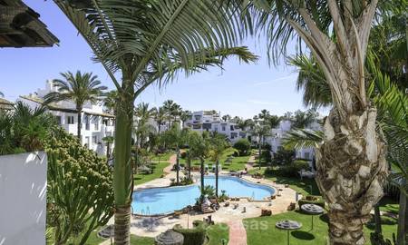 Penthouse duplex de 3 chambres, entièrement rénové à vendre dans un complexe en bord de mer, entre Marbella et Estepona 12500