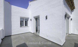 Penthouse duplex de 3 chambres, entièrement rénové à vendre dans un complexe en bord de mer, entre Marbella et Estepona 12505 