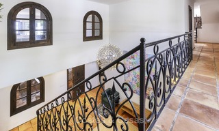 Charmante villa de style traditionnel avec vue mer et montagne à vendre à El Madroñal, Benahavis, Marbella 12604 