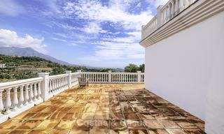 Charmante villa de style traditionnel avec vue mer et montagne à vendre à El Madroñal, Benahavis, Marbella 12609 