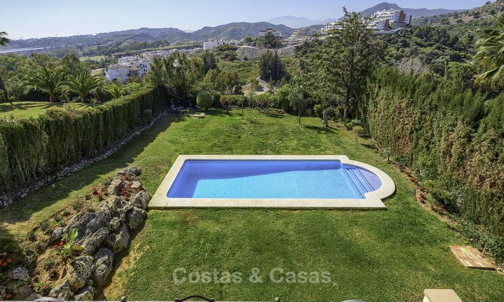 Villa rustique avec vue sur la mer et les montagnes à vendre, Benahavis, Marbella 12650