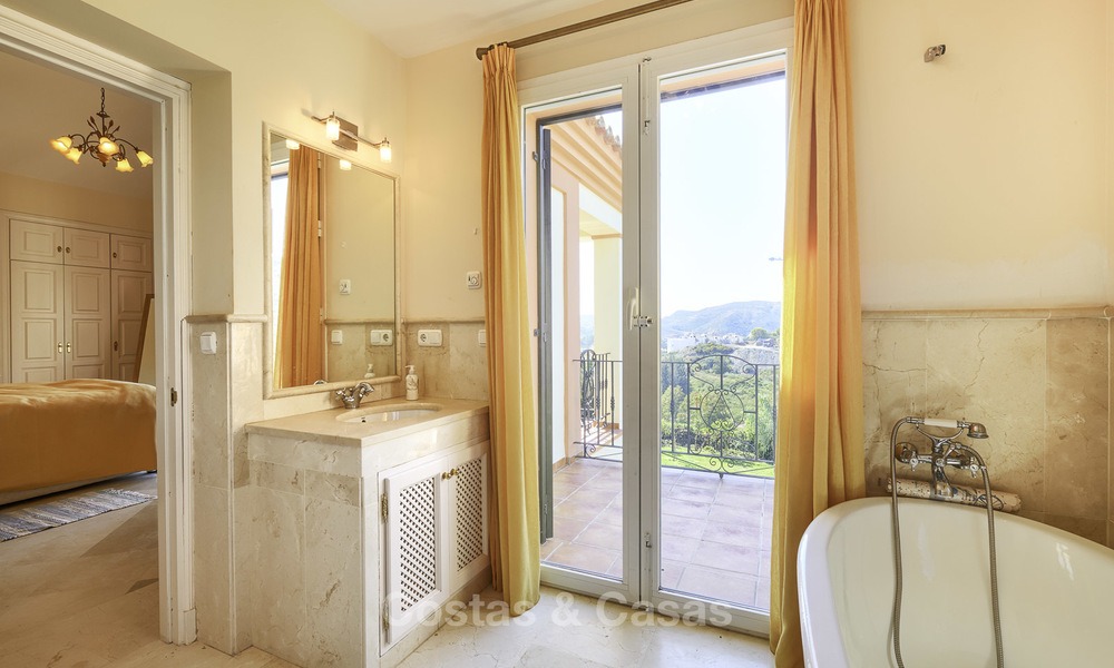 Villa rustique avec vue sur la mer et les montagnes à vendre, Benahavis, Marbella 12663