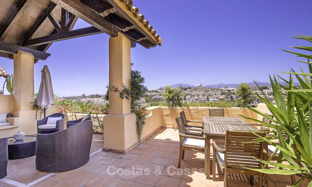 Spacieux duplex penthouse avec vue panoramique à vendre entre Estepona et Marbella 12684