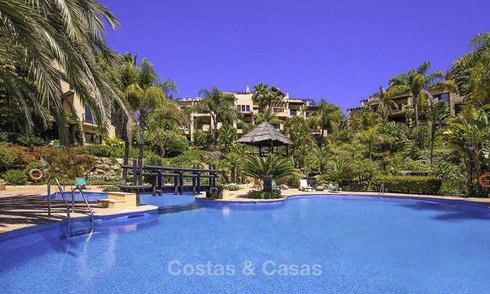 Spacieux duplex penthouse avec vue panoramique à vendre entre Estepona et Marbella 12690