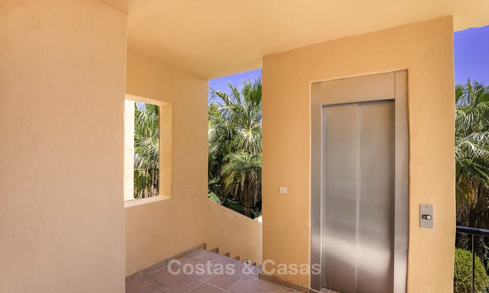 Spacieux duplex penthouse avec vue panoramique à vendre entre Estepona et Marbella 12694