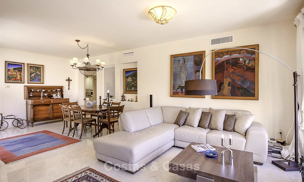 Spacieux duplex penthouse avec vue panoramique à vendre entre Estepona et Marbella 12695