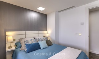 Opportunité unique : appartement de luxe moderne entièrement rénové à vendre au cœur de Puerto Banus avec vue panoramique sur la marina et la mer, Marbella 12733 