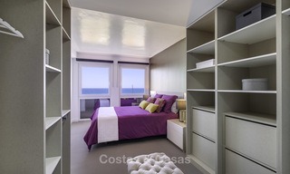 Opportunité unique : appartement de luxe moderne entièrement rénové à vendre au cœur de Puerto Banus avec vue panoramique sur la marina et la mer, Marbella 12734 