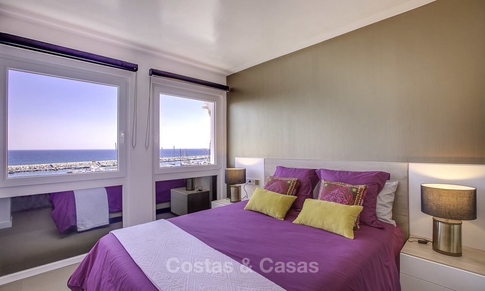 Opportunité unique : appartement de luxe moderne entièrement rénové à vendre au cœur de Puerto Banus avec vue panoramique sur la marina et la mer, Marbella 12735