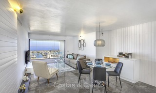 Opportunité unique : appartement de luxe moderne entièrement rénové à vendre au cœur de Puerto Banus avec vue panoramique sur la marina et la mer, Marbella 12747 
