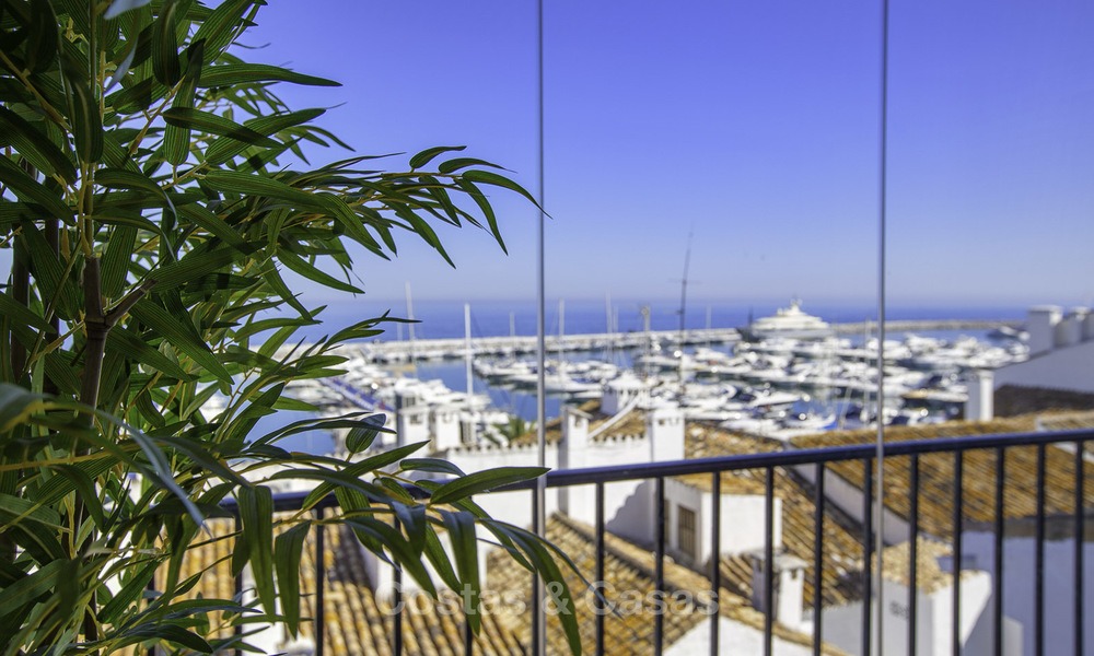 Opportunité unique : appartement de luxe moderne entièrement rénové à vendre au cœur de Puerto Banus avec vue panoramique sur la marina et la mer, Marbella 12749