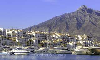 Opportunité unique : appartement de luxe moderne entièrement rénové à vendre au cœur de Puerto Banus avec vue panoramique sur la marina et la mer, Marbella 12755 