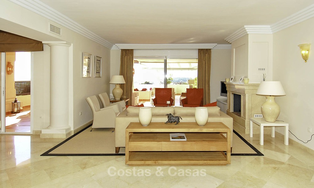 Appartements et penthouses de luxe spacieux avec vue sur la mer à vendre à Nueva Andalucia, Marbella 12761
